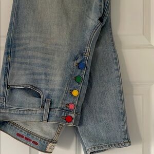 Alice and Olivia Women’s Light Blue Jeans with Colorful Button Accents